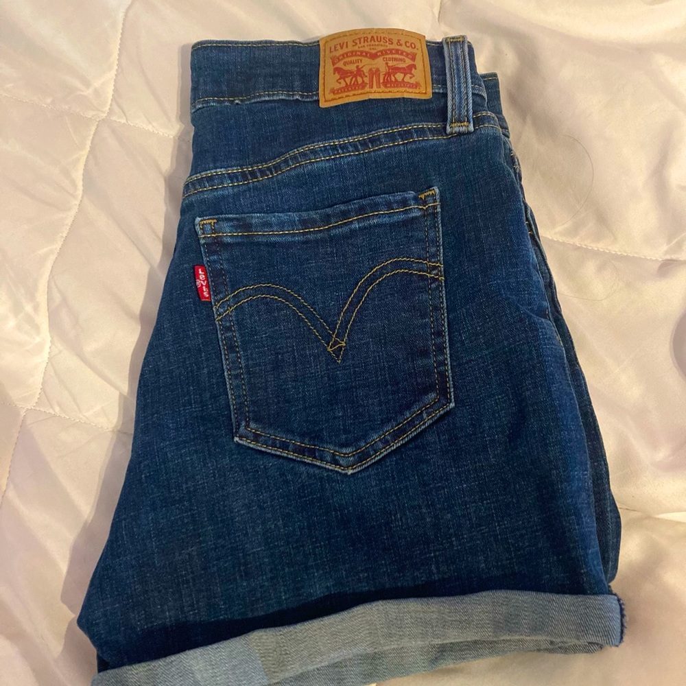 Vintage Levi’s Mid-Length Denim Shorts